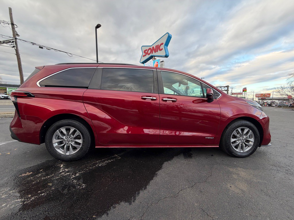 2021 Toyota Sienna Image 8