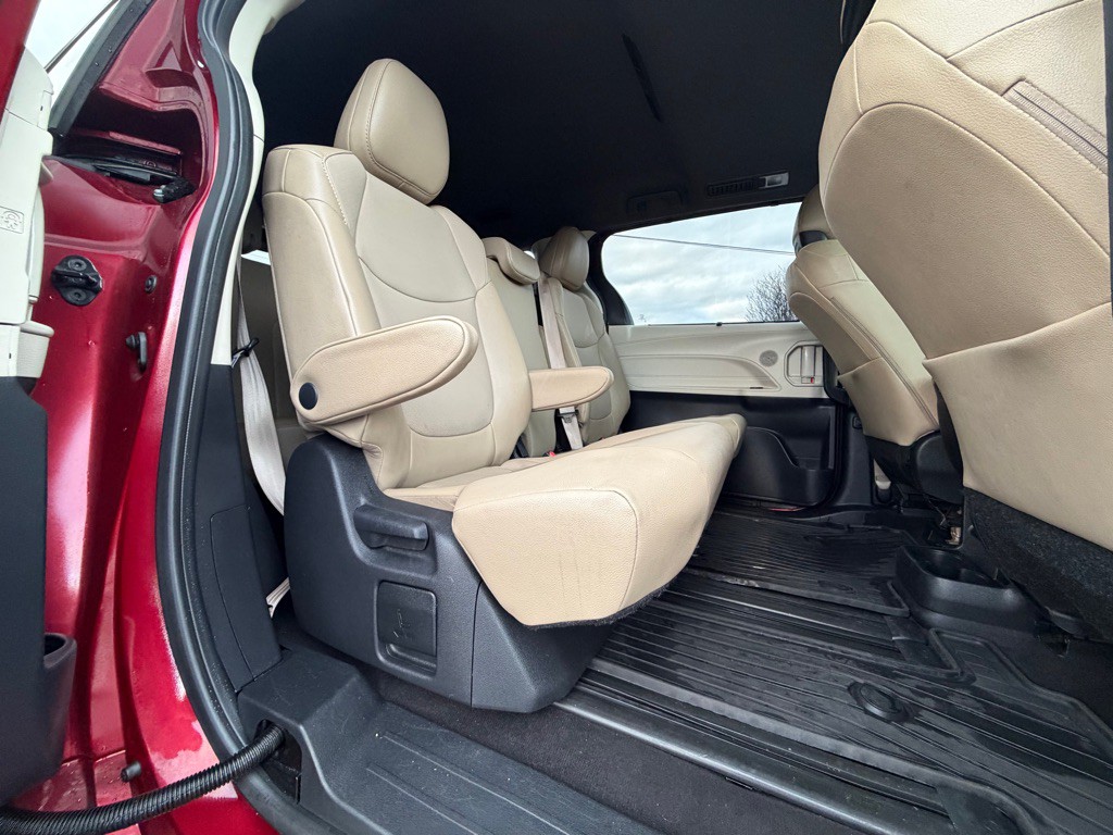 2021 Toyota Sienna Image 39