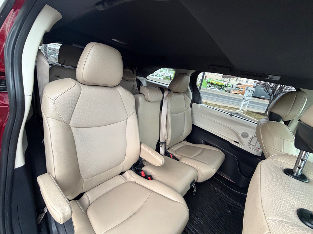 2021 Toyota Sienna Image 40