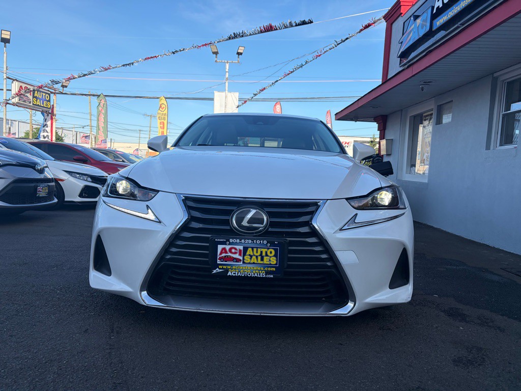 2017 Lexus IS Image 2