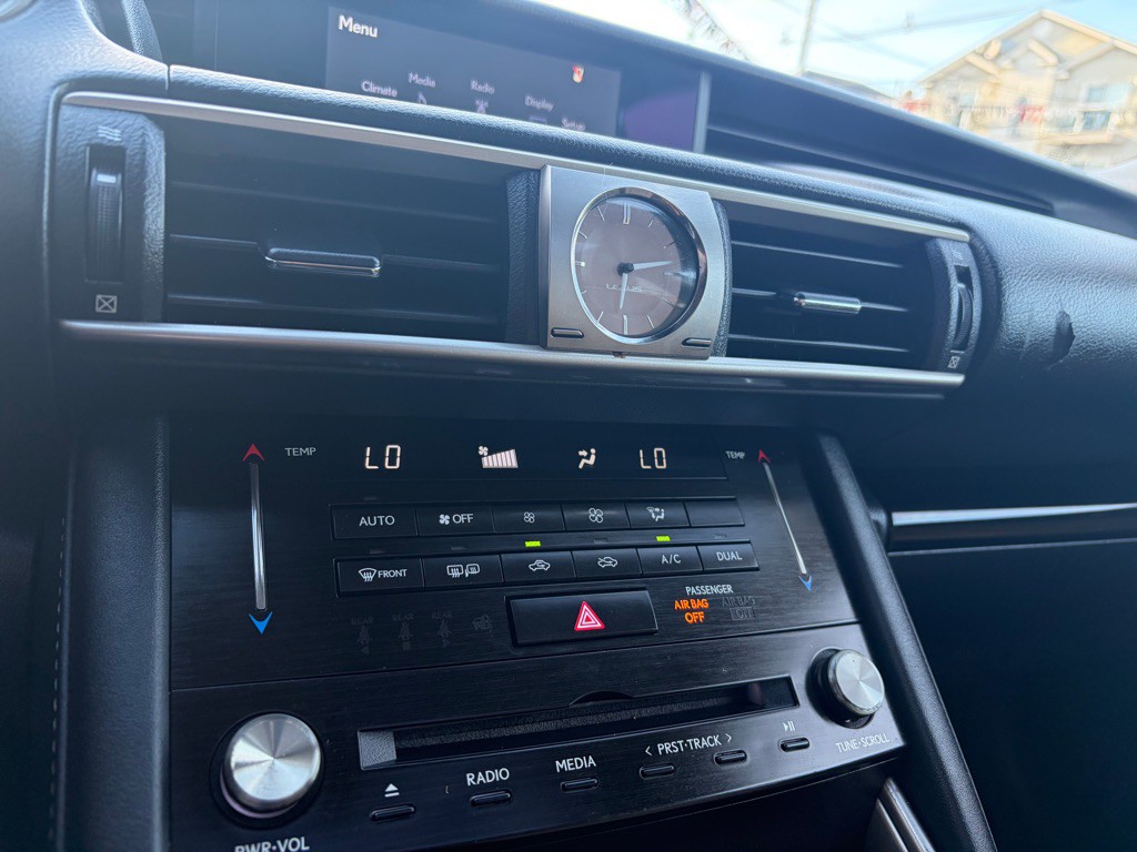 2017 Lexus IS Image 20