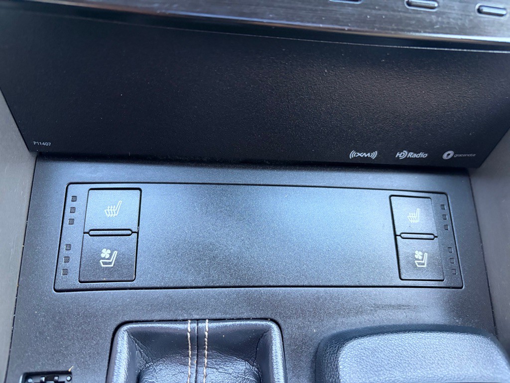2017 Lexus IS Image 22