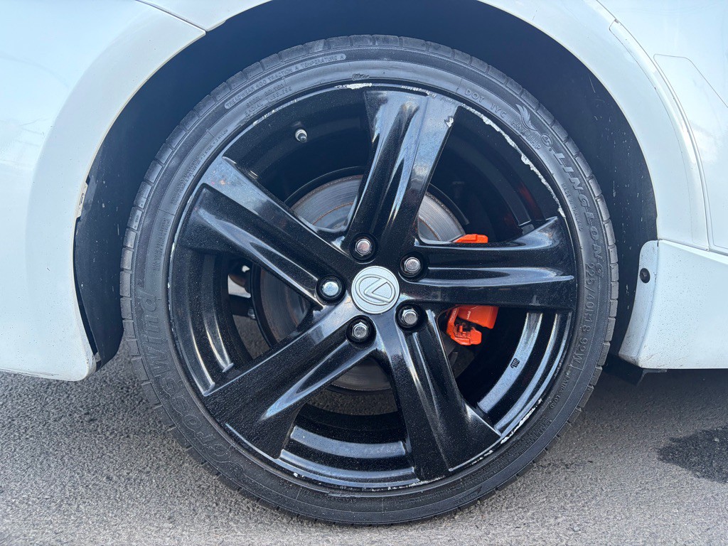 2017 Lexus IS Image 38