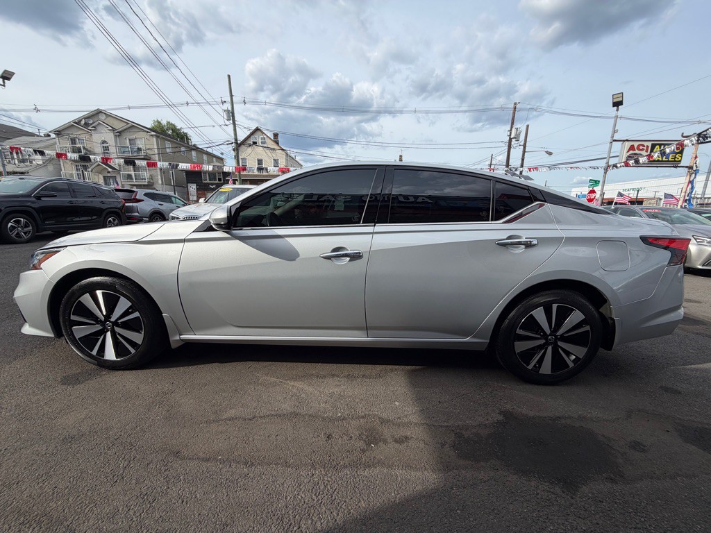 2021 Nissan Altima Image 4