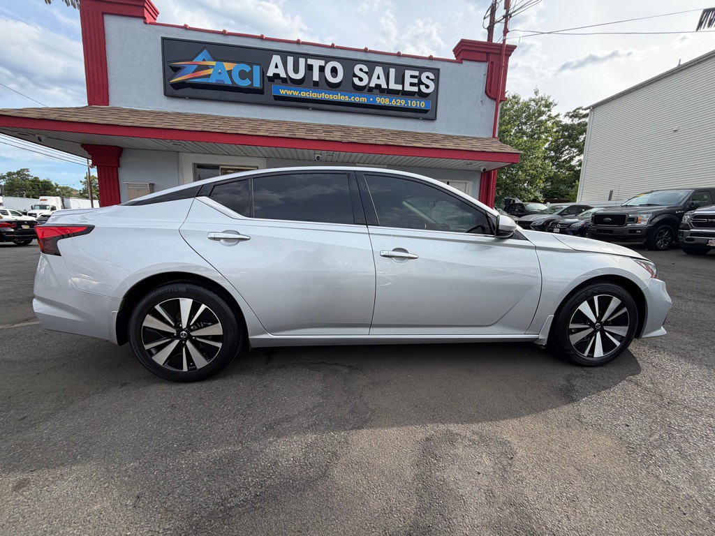 2021 Nissan Altima Image 8