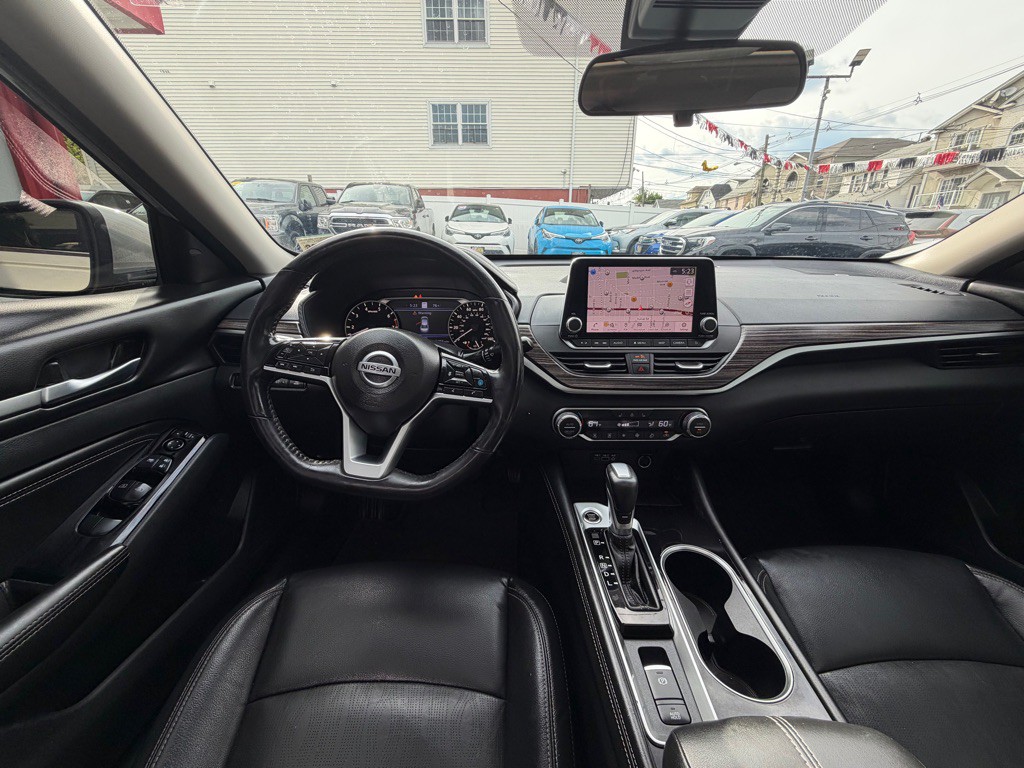 2021 Nissan Altima Image 17
