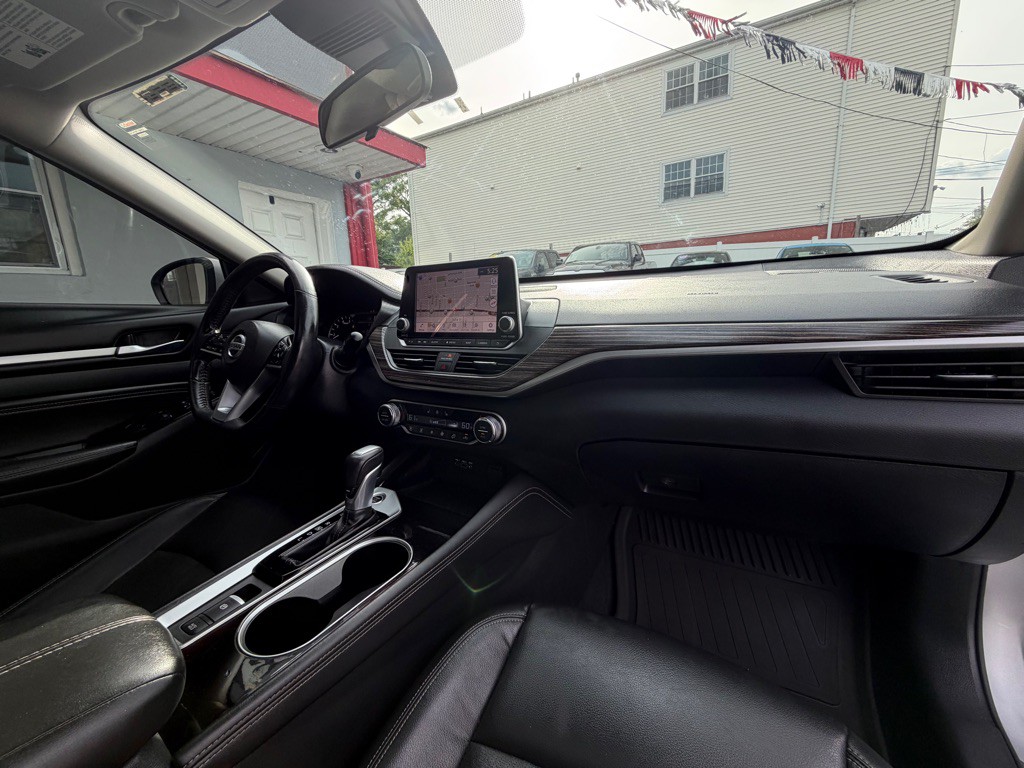 2021 Nissan Altima Image 30