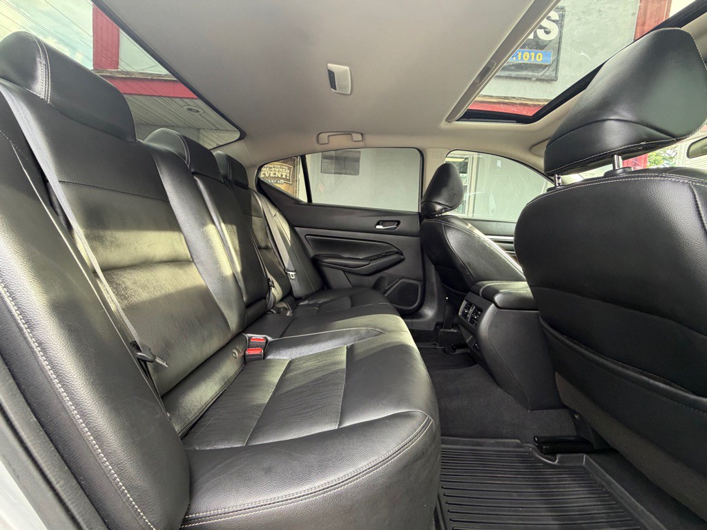 2021 Nissan Altima Image 32