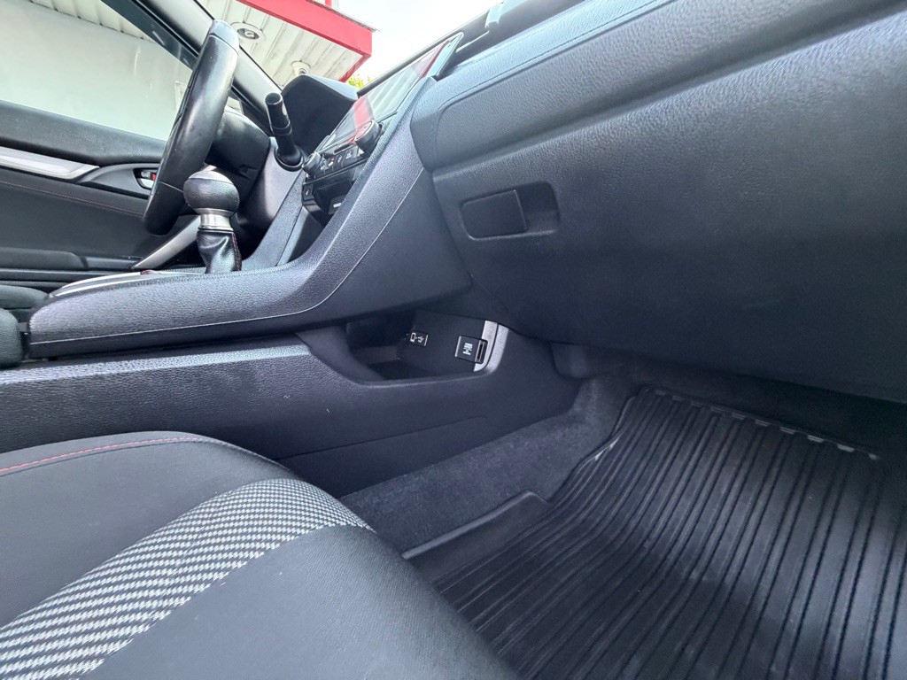 2018 Honda Civic Image 30