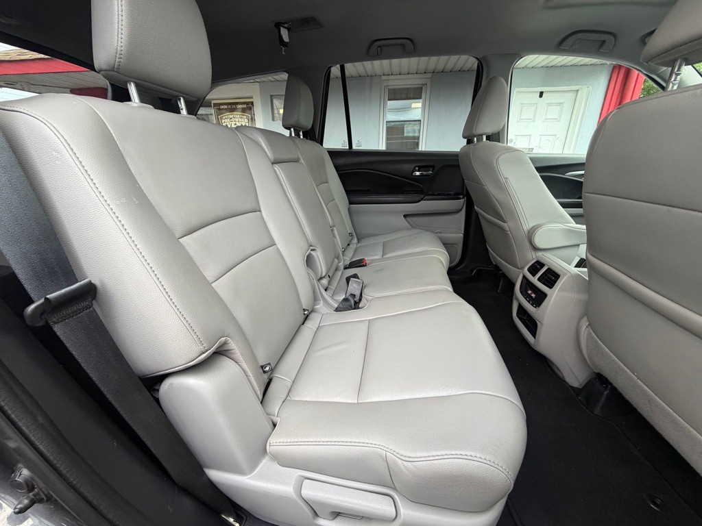 2018 Honda Pilot Image 32