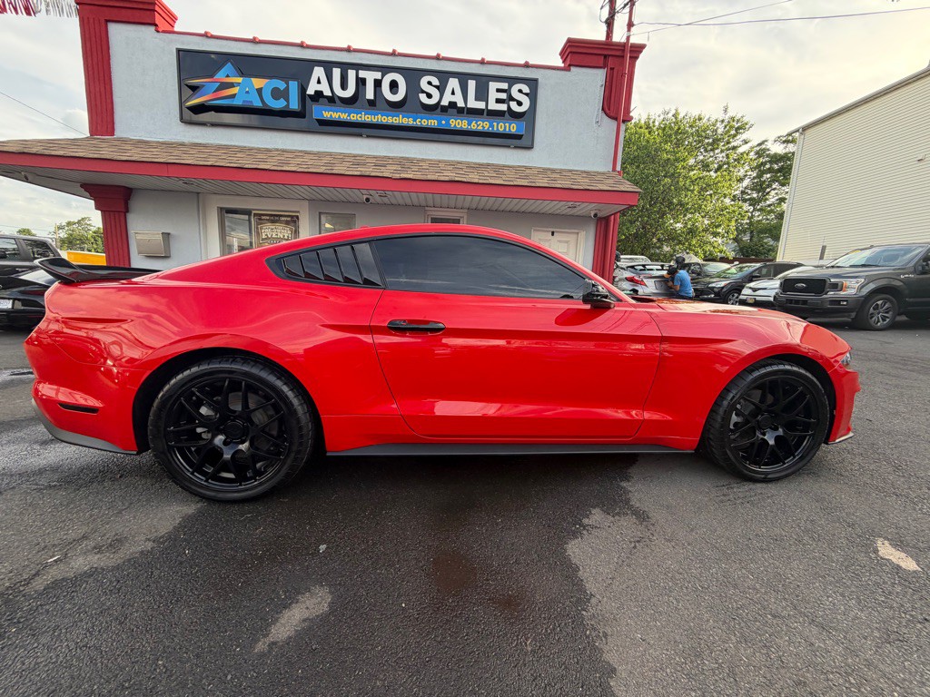 2022 Ford Mustang Image 8
