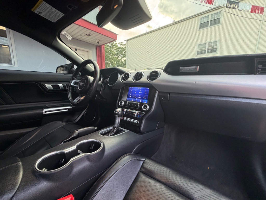 2022 Ford Mustang Image 30