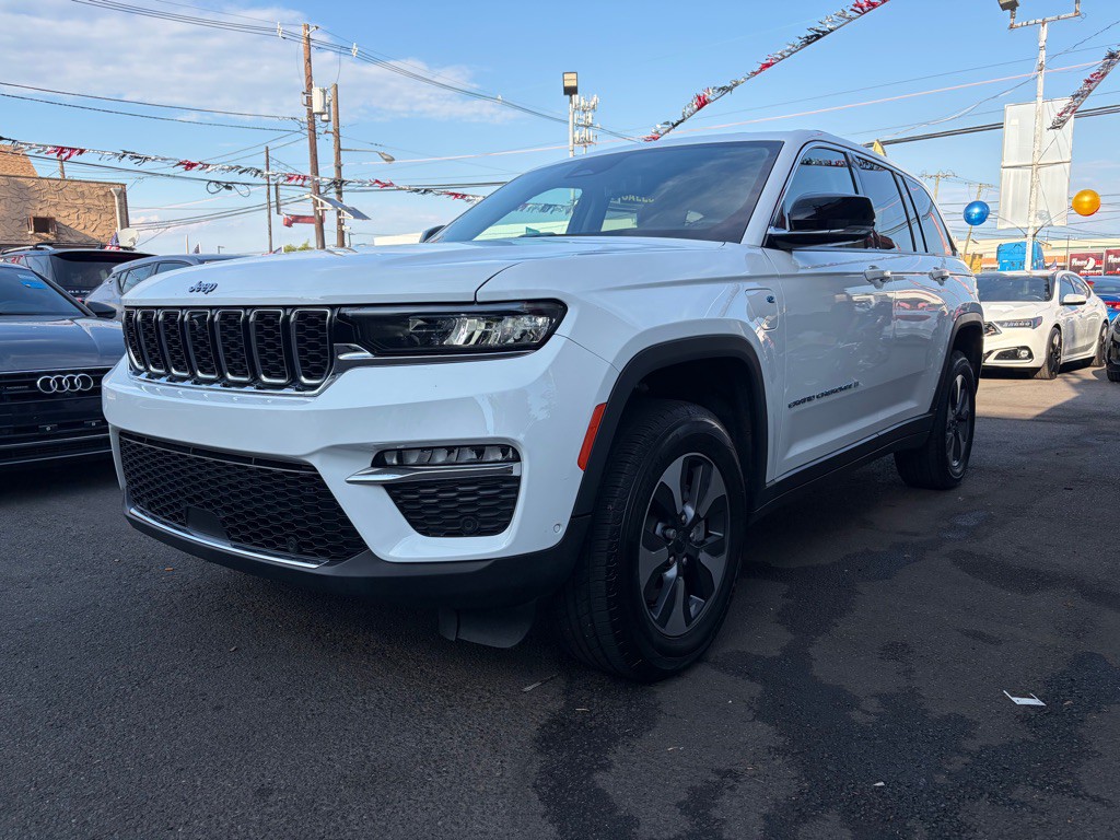2022 Jeep Grand Cherokee Image 3