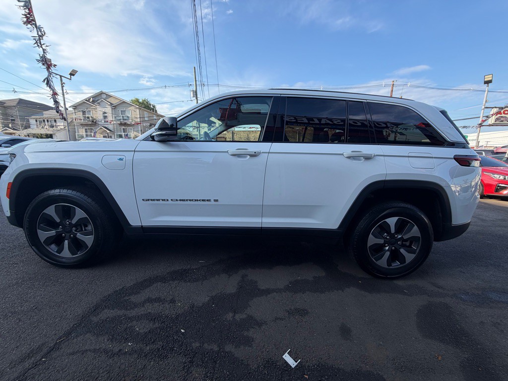 2022 Jeep Grand Cherokee Image 4