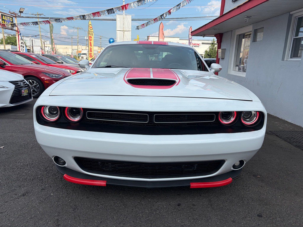 2019 Dodge Challenger Image 2