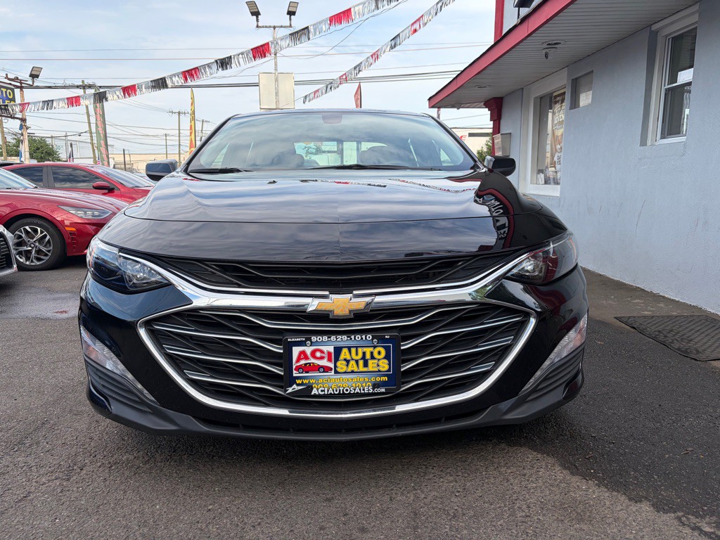 2022 Chevrolet Malibu Image 2