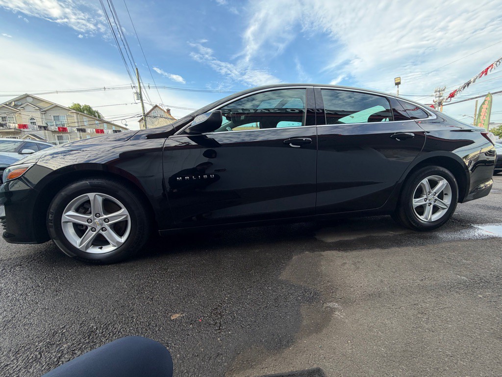 2022 Chevrolet Malibu Image 4