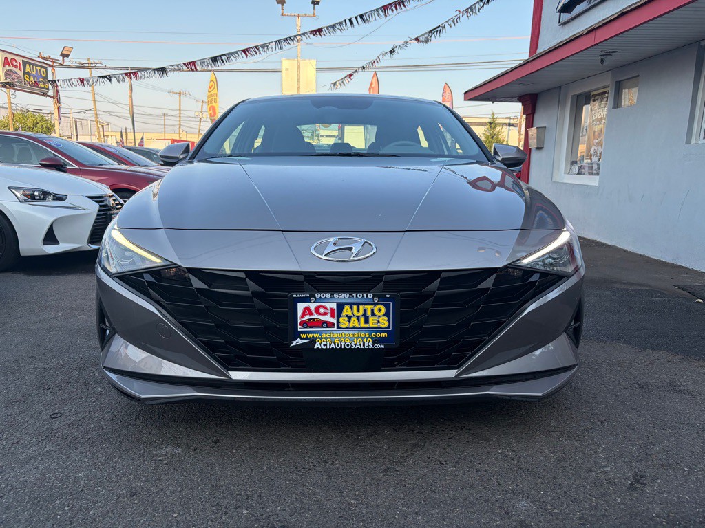 2023 Hyundai Elantra Image 2