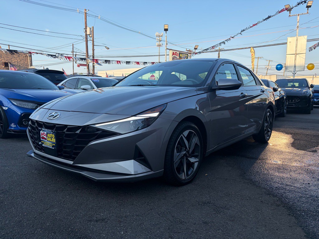 2023 Hyundai Elantra Image 3