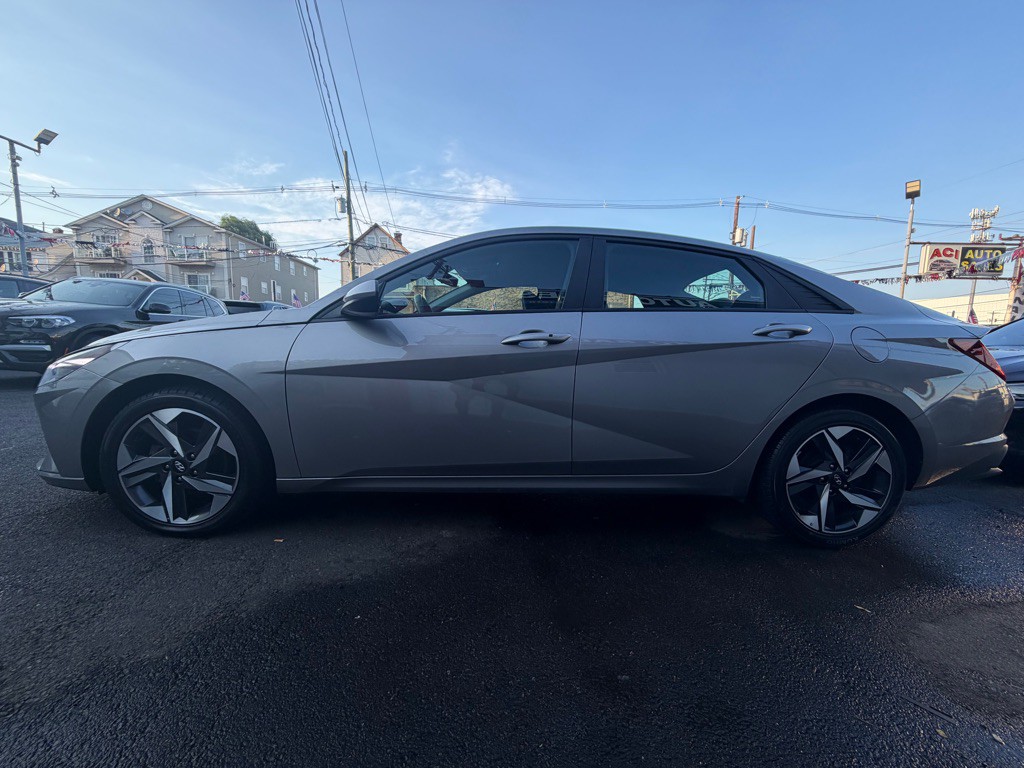 2023 Hyundai Elantra Image 4