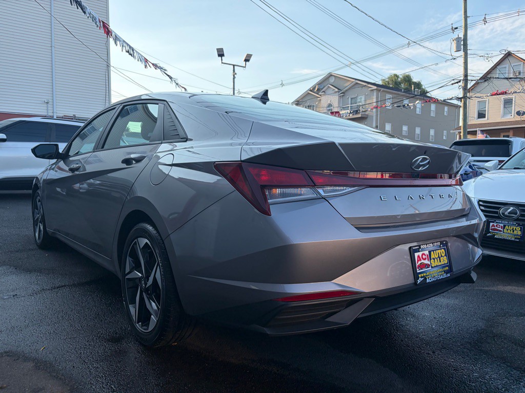 2023 Hyundai Elantra Image 5