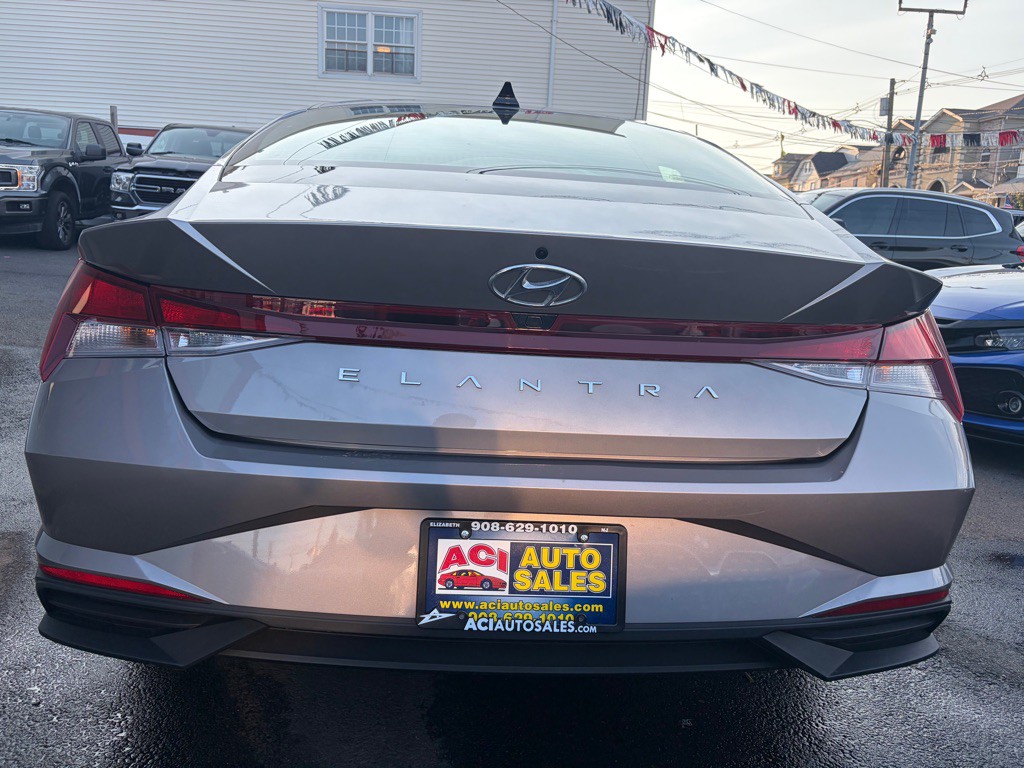 2023 Hyundai Elantra Image 6