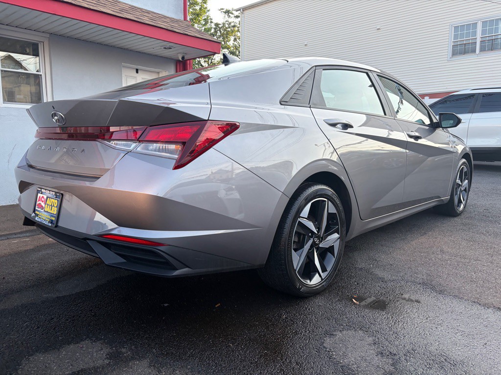 2023 Hyundai Elantra Image 7