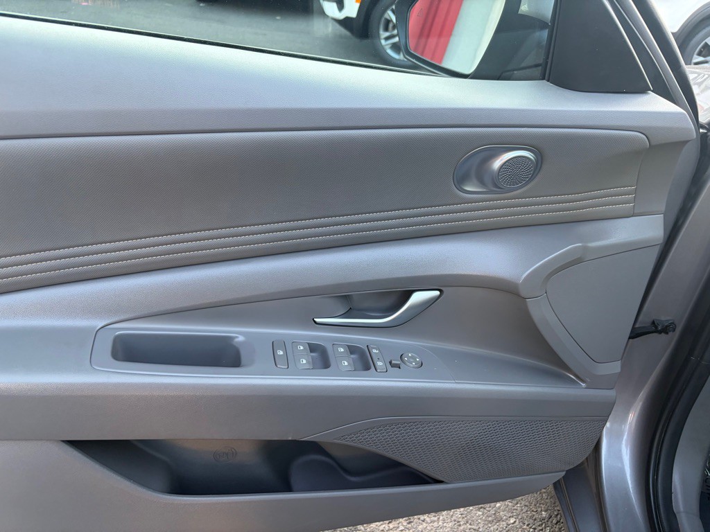 2023 Hyundai Elantra Image 11