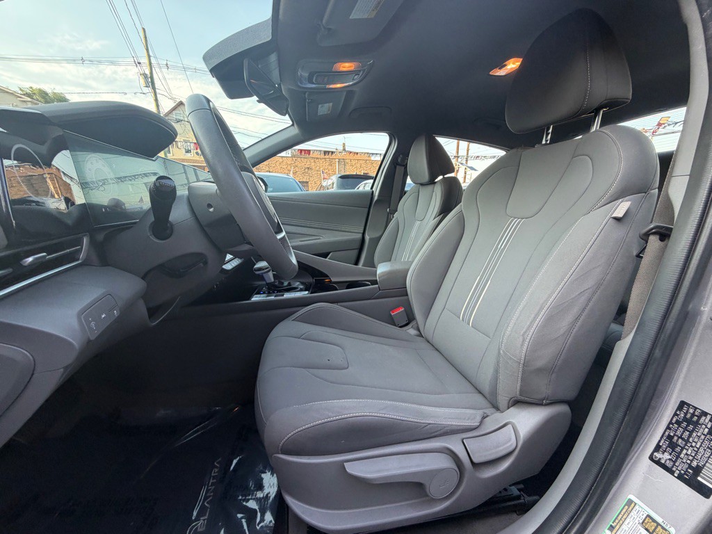 2023 Hyundai Elantra Image 12
