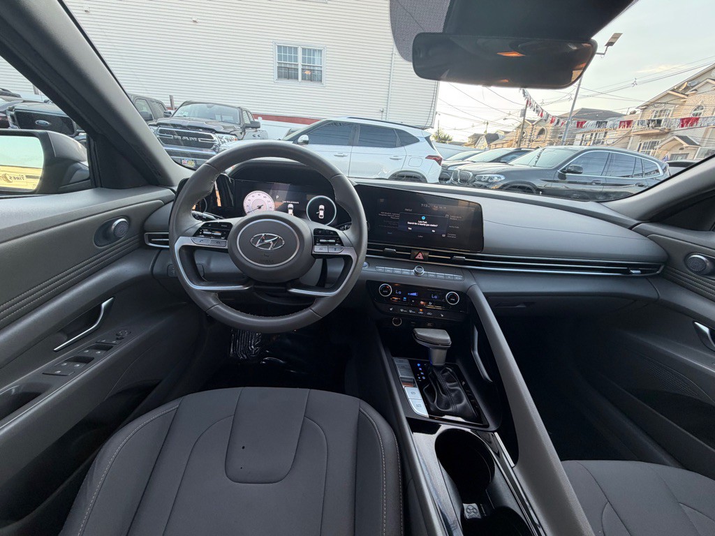 2023 Hyundai Elantra Image 14