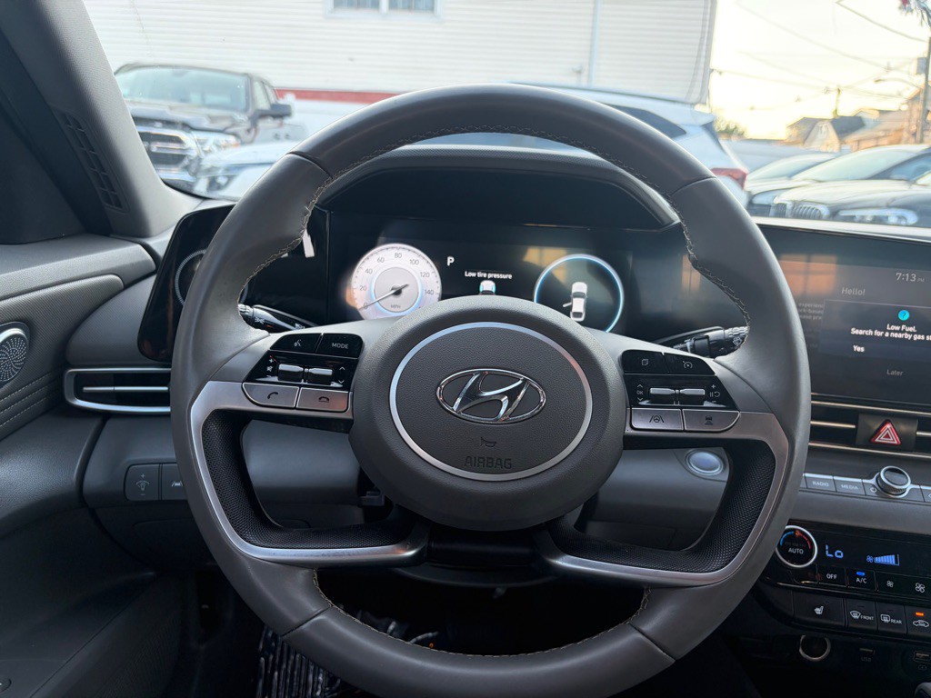 2023 Hyundai Elantra Image 15