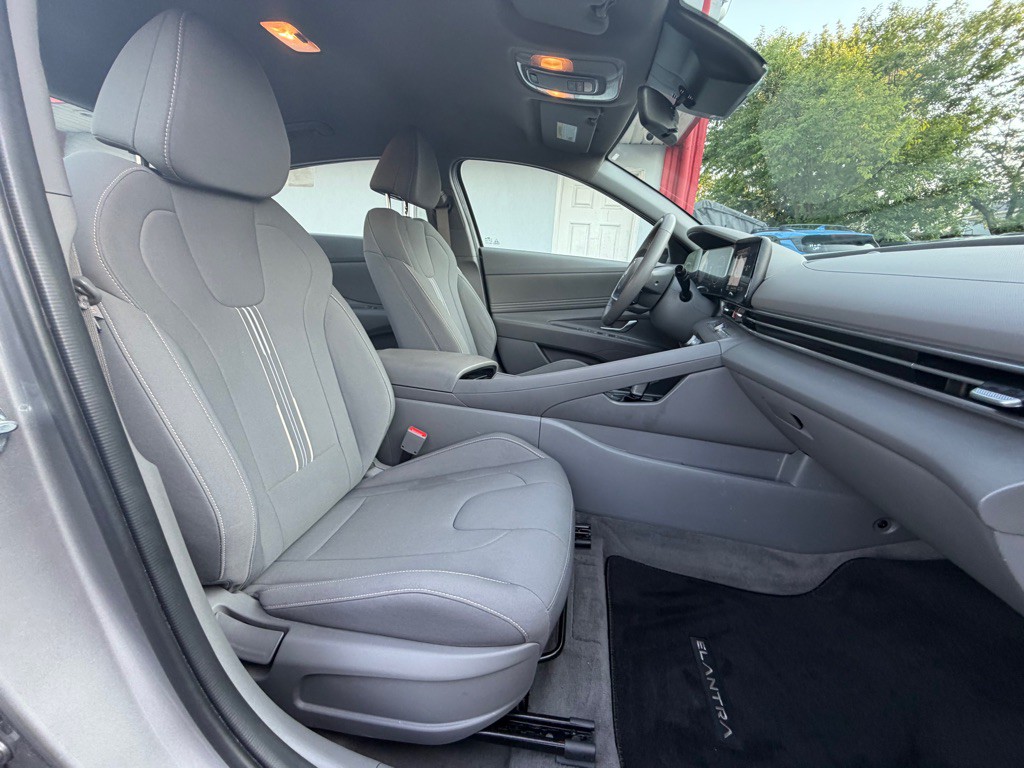 2023 Hyundai Elantra Image 23