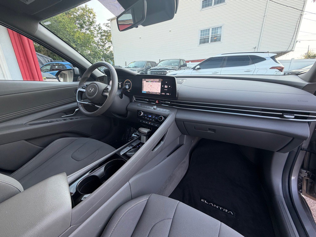 2023 Hyundai Elantra Image 24