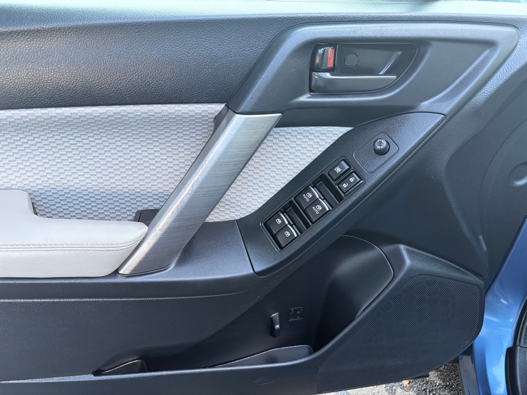 2017 Subaru Forester Image 9