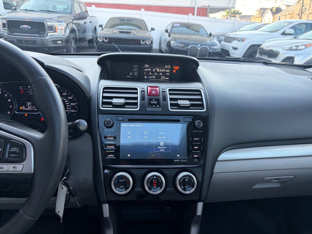 2017 Subaru Forester Image 16
