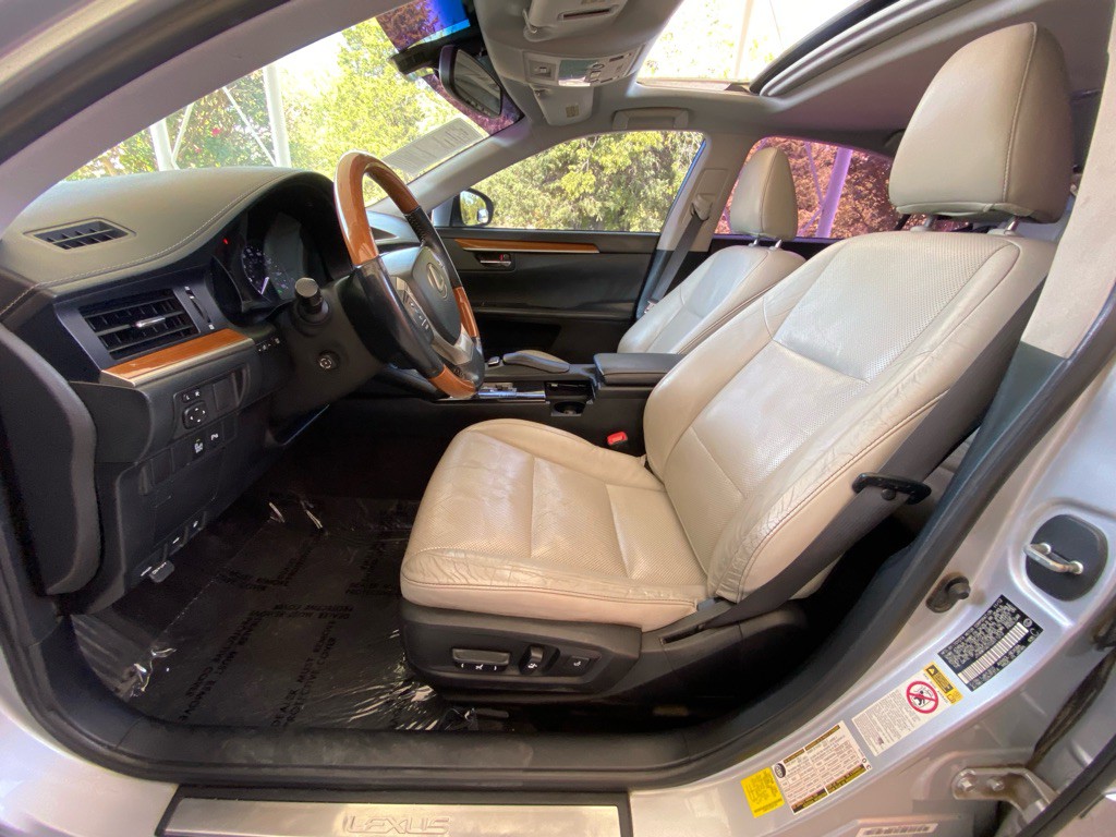 2013 Lexus ES 300 Image 8
