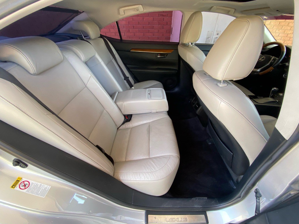 2013 Lexus ES 300 Image 12