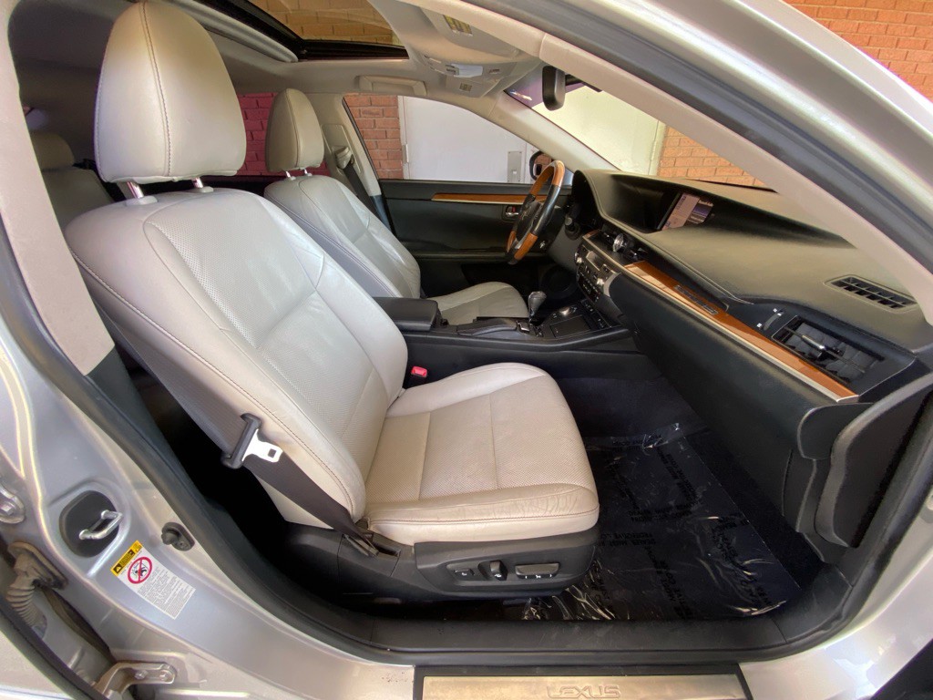 2013 Lexus ES 300 Image 13