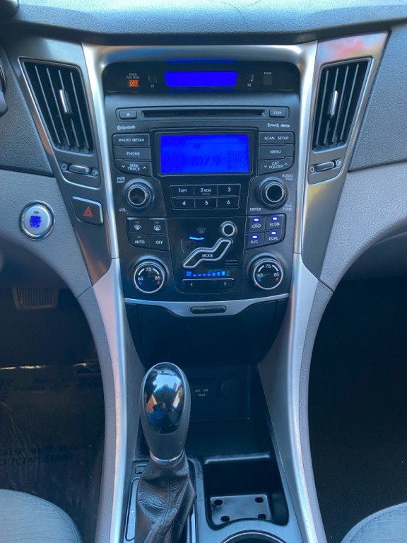 2013 Hyundai Sonata Image 16