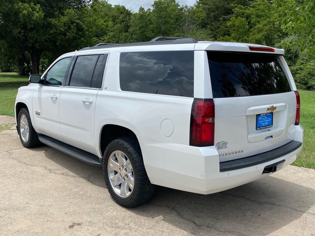 2017 Chevrolet Suburban Image 4