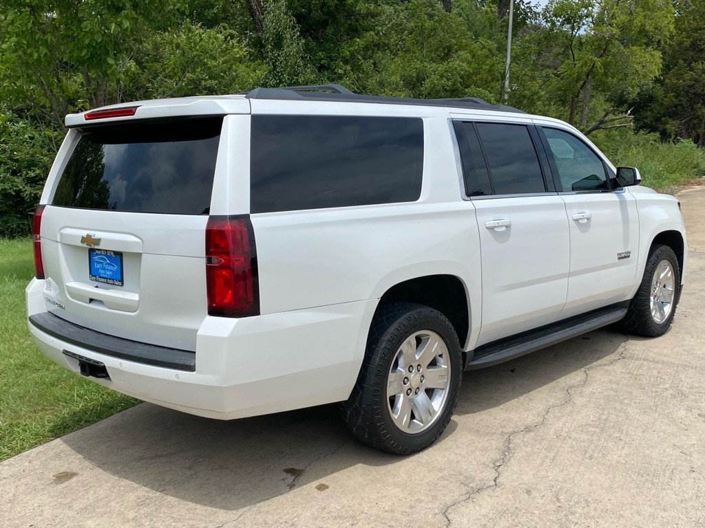 2017 Chevrolet Suburban Image 6