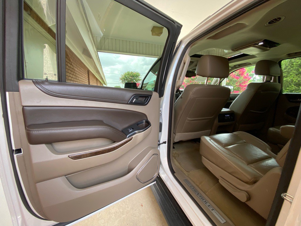2017 Chevrolet Suburban Image 10