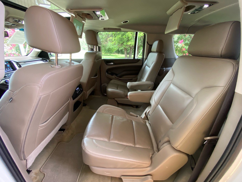 2017 Chevrolet Suburban Image 12