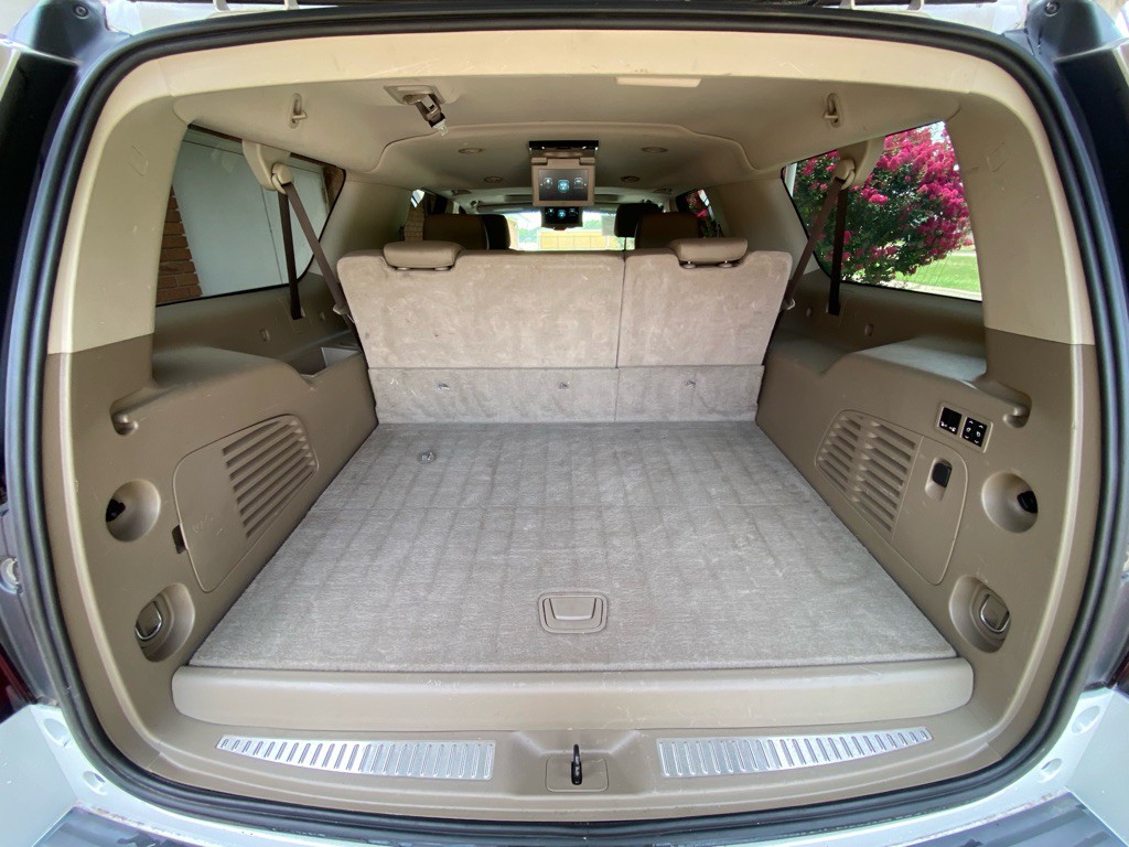 2017 Chevrolet Suburban Image 16