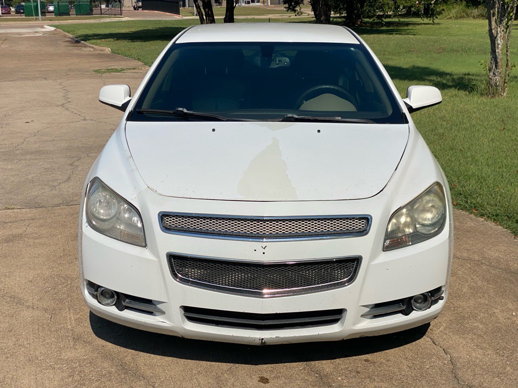 2011 Chevrolet Malibu Image 2