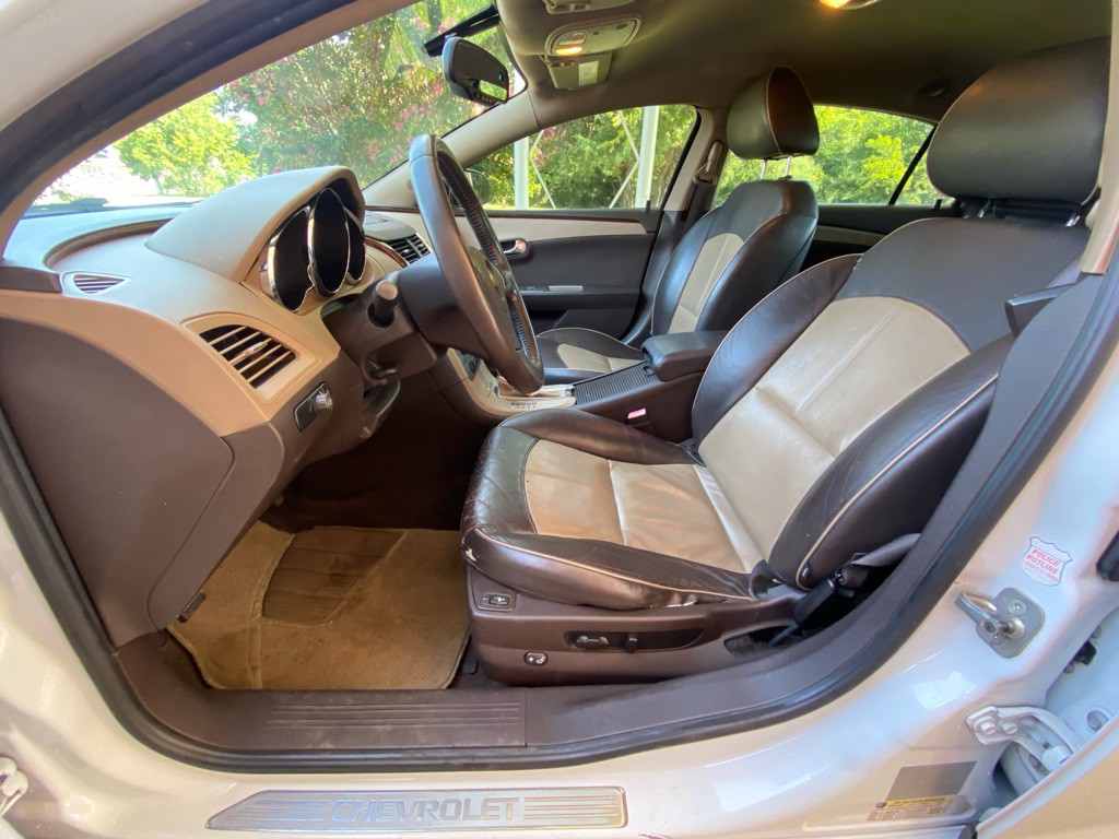 2011 Chevrolet Malibu Image 9