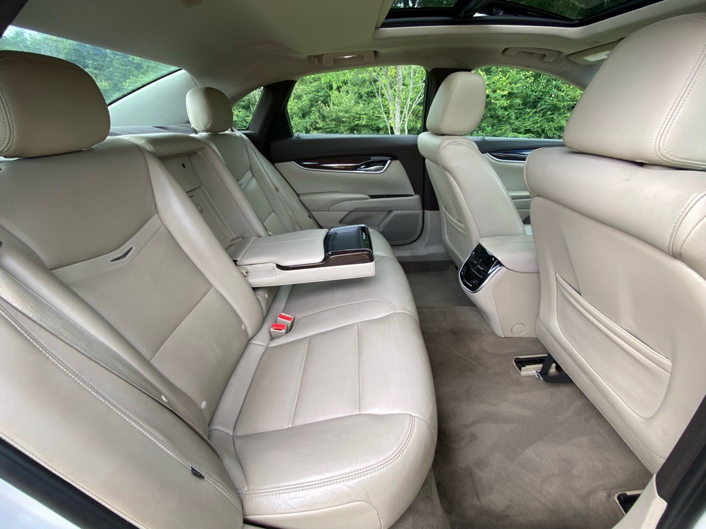 2016 Cadillac XTS Image 12