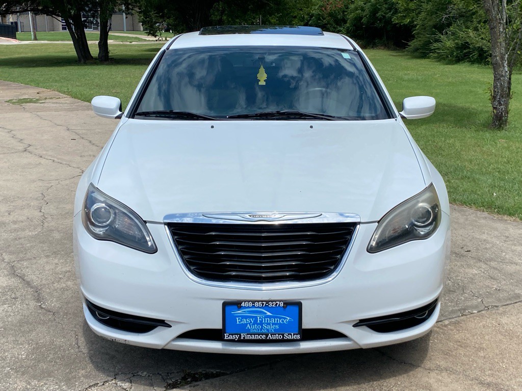 2012 Chrysler 200 Image 2