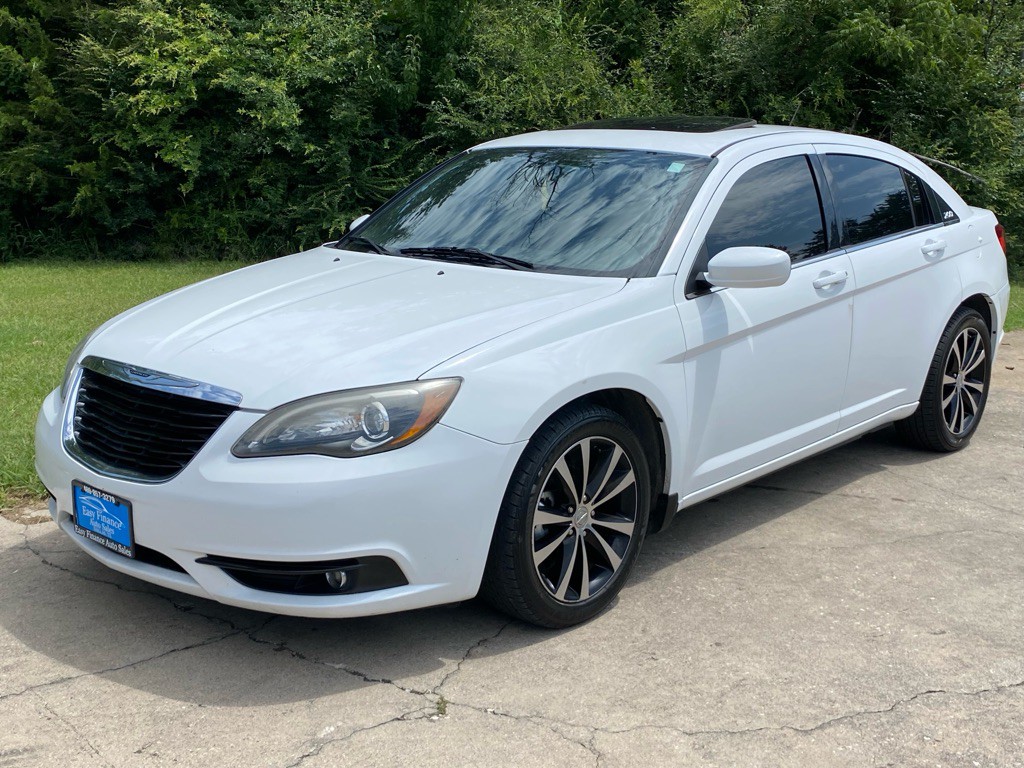 2012 Chrysler 200 Image 3
