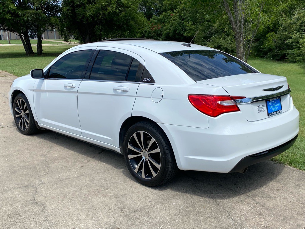 2012 Chrysler 200 Image 6